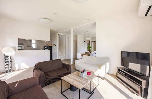 Chosei House | Luxury Beach Getaway | Pet-Friendly | BBQ, Sauna & Jacuzzi | Up to 9 Guests