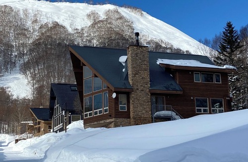 Rusutsu House | LUXURY SKI OR GOLF HOME 4 Bedroom, 3.5 Bathroom Walk to Rusutsu Resort, Japan