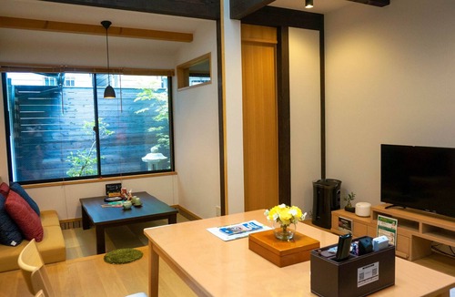 Nishijin House | Machiya InnCrimsonnear Kinkakuji/Kyoto Kyōto