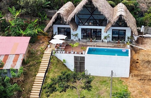 Sauce Villa | Majaz Cabañas Boutique con piscina y vistas a la Laguna Azul