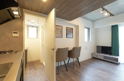 Meguro Apartment | MATSUMIZAKA HILL by Tranova