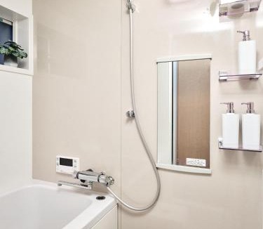 Tsuruhashi Apartment | Maximum 10 people , 5 minutes by train to Namba , 65square , Japanese-style tea room , Private old house , Suitable for families