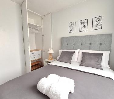 Leuro House | Miraflores - Dormitorio en Departamento compartido Baño Exclusivo Externo