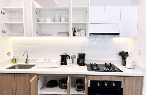 Leuro Apartment | Modern 2BR Apt for 8 +Parking | Central Miraflores