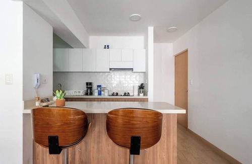 Leuro Apartment | Modern 2BR Apt for 8 +Parking | Central Miraflores