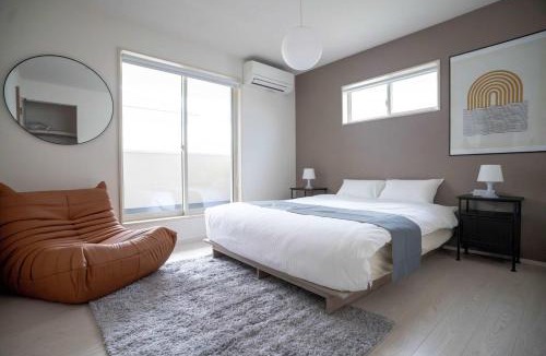 Ozu Apartment | Modern 4BR Stay in Ozu Hachikubo for 11 Guests by Restavio
