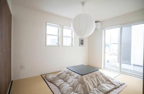 Ozu Apartment | Modern 4BR Stay in Ozu Hachikubo for 11 Guests by Restavio