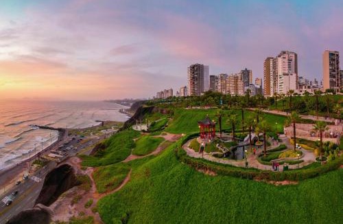 Santa Cruz Apartment | Modern loft in front of the boardwalk and the sea