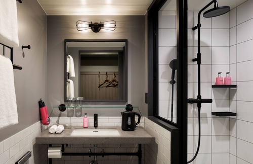 Fukushima Hotel | Moxy Osaka Umeda
