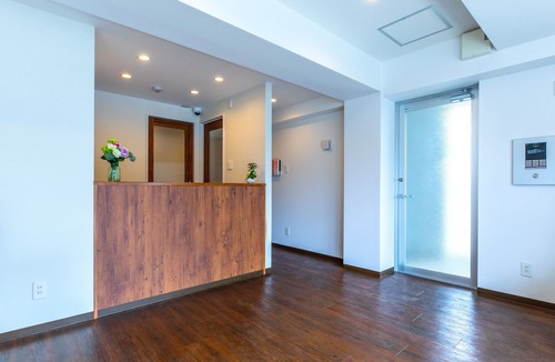 Onna Apartment | Mr.KINJO in front of Manza Beach