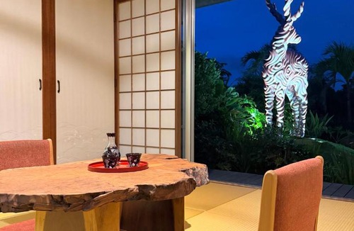 Azama Villa | Nanjo Art Villa 橘邸 NEW OPEN 世界遺産 斎場御嶽のすぐそば 1日1組限定で滞在できるプライベートアートヴィラ