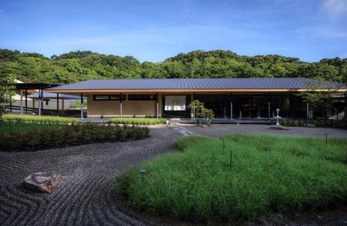 Tsumuura Hotel | Naoshima Ryokan Roka