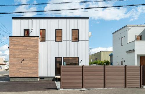 Sorachi-gun Apartment | Natural Base 上富良野新築戸建て 駐車場3台 ファミリーオススメ マーケットすぐ