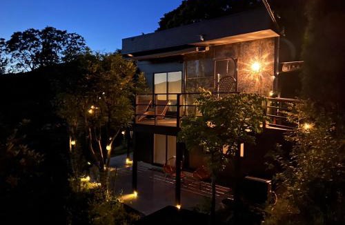 Itoshima Villa | New ! 天空の麓糸島 屋上パノラマ奇跡の眺望 露天風呂絶景サウナ BBQ 16名以上 駐車場6台 ペット
