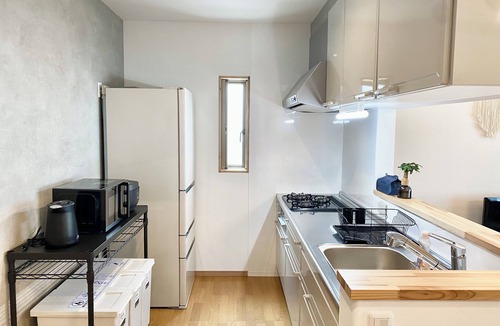 Imadomari Cottage | NEW | Central Nago | Near Junglia, Pineapple Park | BBQ | Sleeps 8