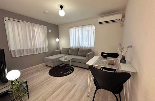Honmachi House | New Charming & Stylish 3-bedroom house with AC in lively Shibuya, 4min Shinjuku