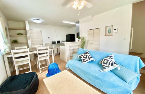 Nakama House | New Onna | Cozy BBQ terrace, 8-min beach, snorkeling, SUP, sleeps 7, parking