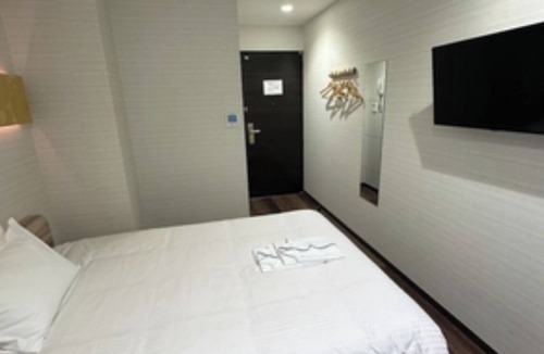 Chuo Hotel | Nonsmoking Room only Double Bed width 140cm/Chuo-ku Tokyo