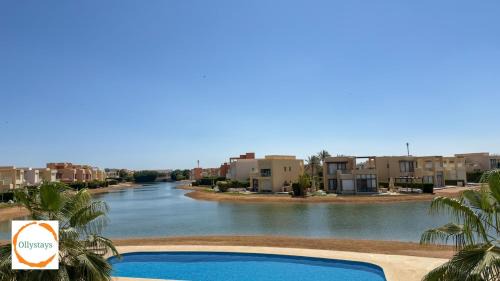 El Gouna Apartment | Ollystays-Scenic Lagoon & Shared Pool Views! Tawila 2BR in El Gouna