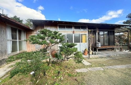 Kikai Island House | Otherworldly Retreat on Kikai Island A fantastic private lodge that changes its expression from day to night.