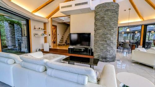 Miyota Villa | Owners Hill B25