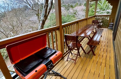 Hakone House | P's Wood 元箱根 ー芦ノ湖を望むログハウスー 屋根付BBQ 最大7名