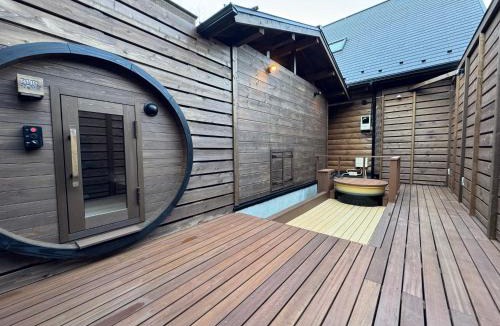 Hakone Villa | P's Wood 箱根仙石原 ー温泉大浴場 露天風呂 サウナ 屋根付BBQを満喫ー