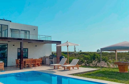 San Clemente Villa | Pisco Villa: Private Pool & Games on 1400m²