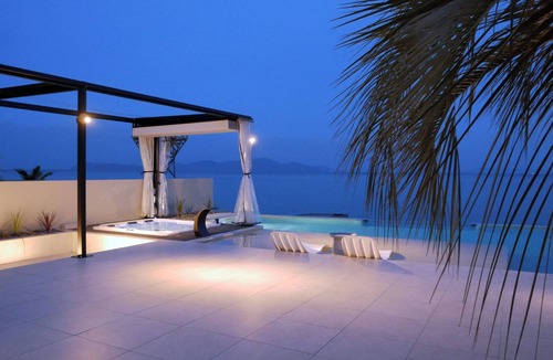 Minami-komatsu Villa | PLATINUM RESORT 1 Villa with Infinity Pool with Private Beach Water Bike Boat unloading available (bring your own) Vacation Rental