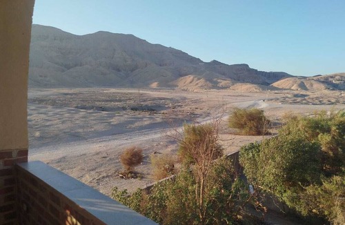 Luxor House | Prime 2027 Eclipse Spot! Oasis with Pool and Rooftop near Valley of the Queens