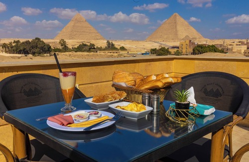 Qasr an-Nil Hotel | Pyramids Land View