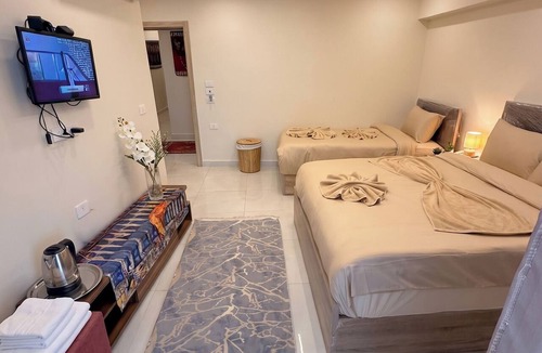 Al Haram Bed & Breakfast | Pyramids View Family Room with Private Balcony