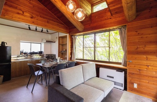 Tsumagoi House | rinne 2nd living Kitakaruizawa Garden