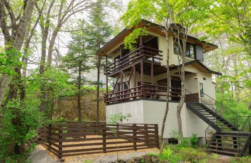 Tsumagoi House | rinne 2nd living Kitakaruizawa Garden
