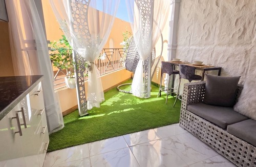 Al Ahyaa Apartment | Romantic apartment with garden, pool and beach