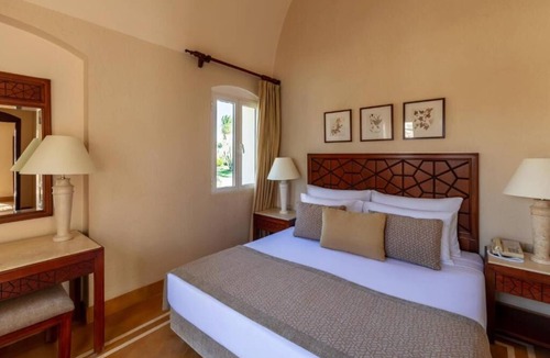 Makadi Bay Hotel | Romantic Suite with Oceanfront Views Ideal for Couples with 2 Pools and Spa