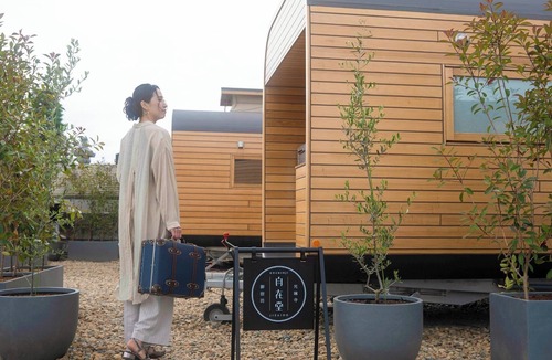 Utsunomiya Cottage | Room only 2 night plan Wooden trailerstyle tiny house lodging bedding bed /Utsunomiya Tochigi