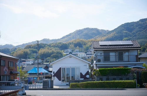 Kusumoto House | Rush Awaji Guppy - Seaside Holiday Home