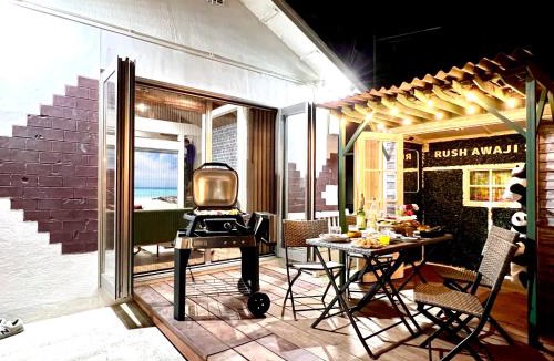 Kusumoto House | Rush Awaji Guppy - Seaside Holiday Home - Self Check-In Only