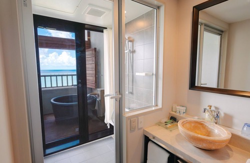 Tomigusuku Hotel | Ryukyu Onsen Senagajima Hotel