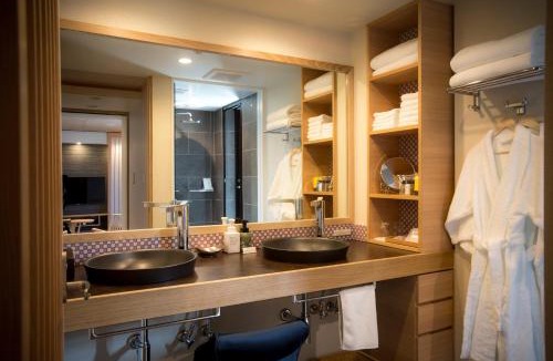 Yudanaka Shibu Onsen Hotel | Sakaeya