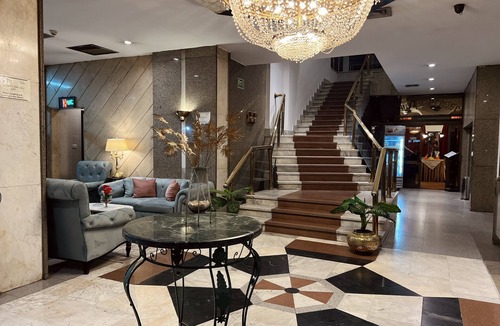 Al Duqqi Hotel | Santana Hotel