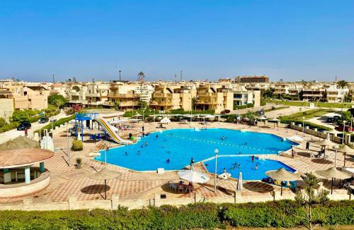Al-Hammam Ski Chalet | Sea and Pool View Deluxe Chalet - Prime Location
