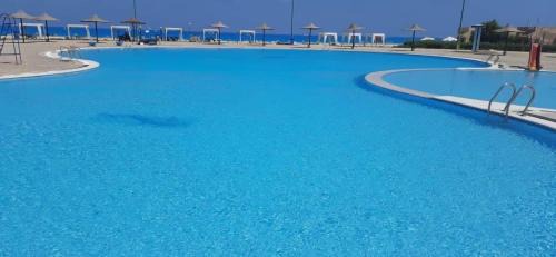 Al-Hammam Ski Chalet | See view Chalet 3 bedrooms Doaa elsmaa north cost stand alone 1 Ac 2 fans for family only