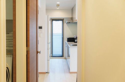 Dotonbori Apartment | SERENE | Kuromon · 1002 | 80 ㎡ · 3BR | Family Suite · Sleeps 8 | 1 min from Nipponbashi