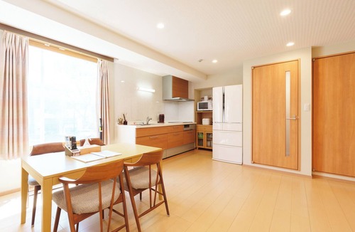 Namba Apartment | SERENE | Kuromon ・ 201 | 4BR ・ 2 Shower Rooms | Private Home for Families and Groups