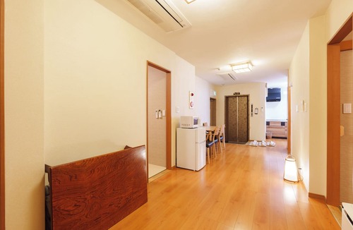 Minami Apartment | SERENE Osaka | Dotonbori 3F | 1 min from Glico | 5 min from Kuromon | Japanese Family Home