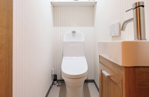 Kita Bed & Breakfast | SERENE | Tenjinbashi · Entire House | 120 ㎡ · 3BR | Family Home | 1 Stop to Umeda