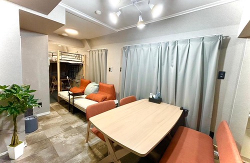 Shinbashi Apartment | SHINBASHI Station A major hub station ideal for Tokyo sightseeing Numerous restaurants and eateries surround the station Enjoy your stay on the top floor of the building without worrying about noise Elevator available