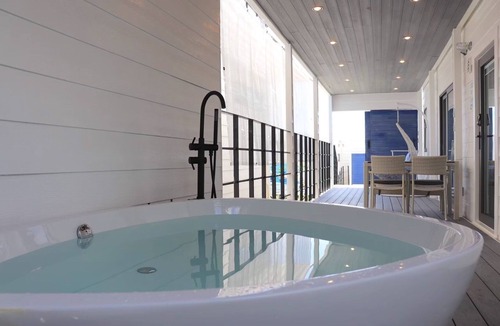 Okinawa House | Sky Rooftop Room / Nanjo Okinawa